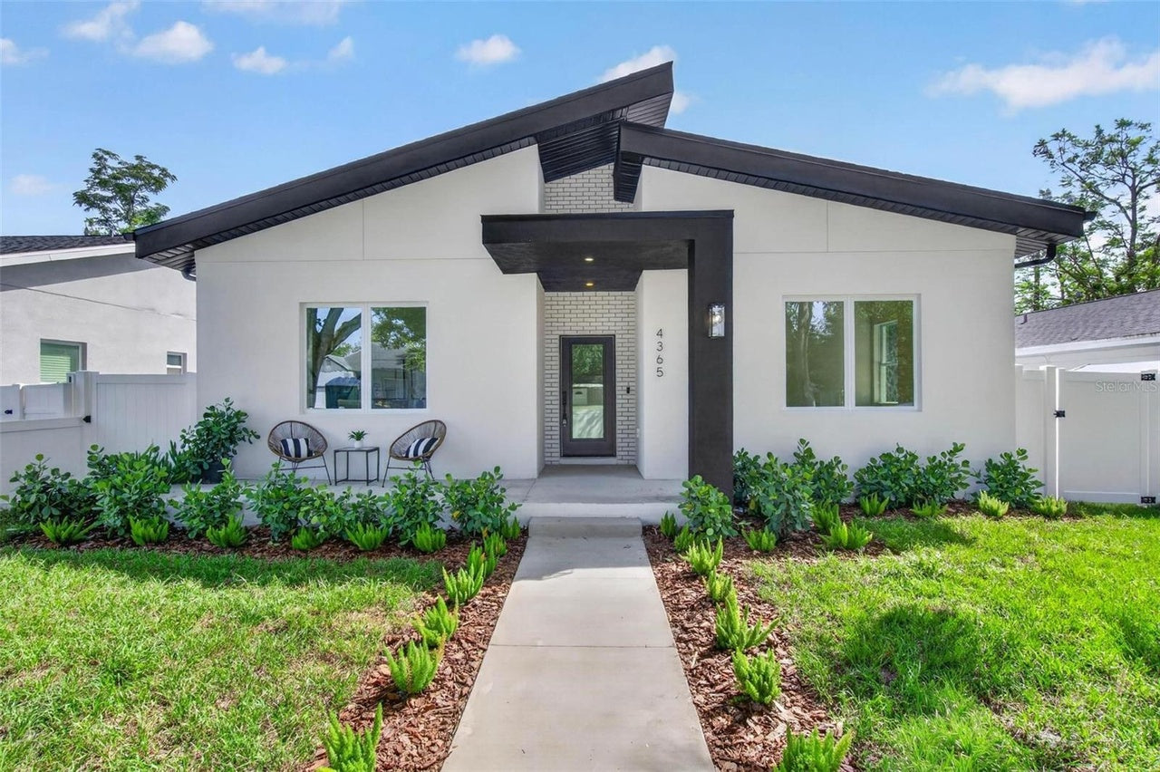 4365 Iris St N - $779,000