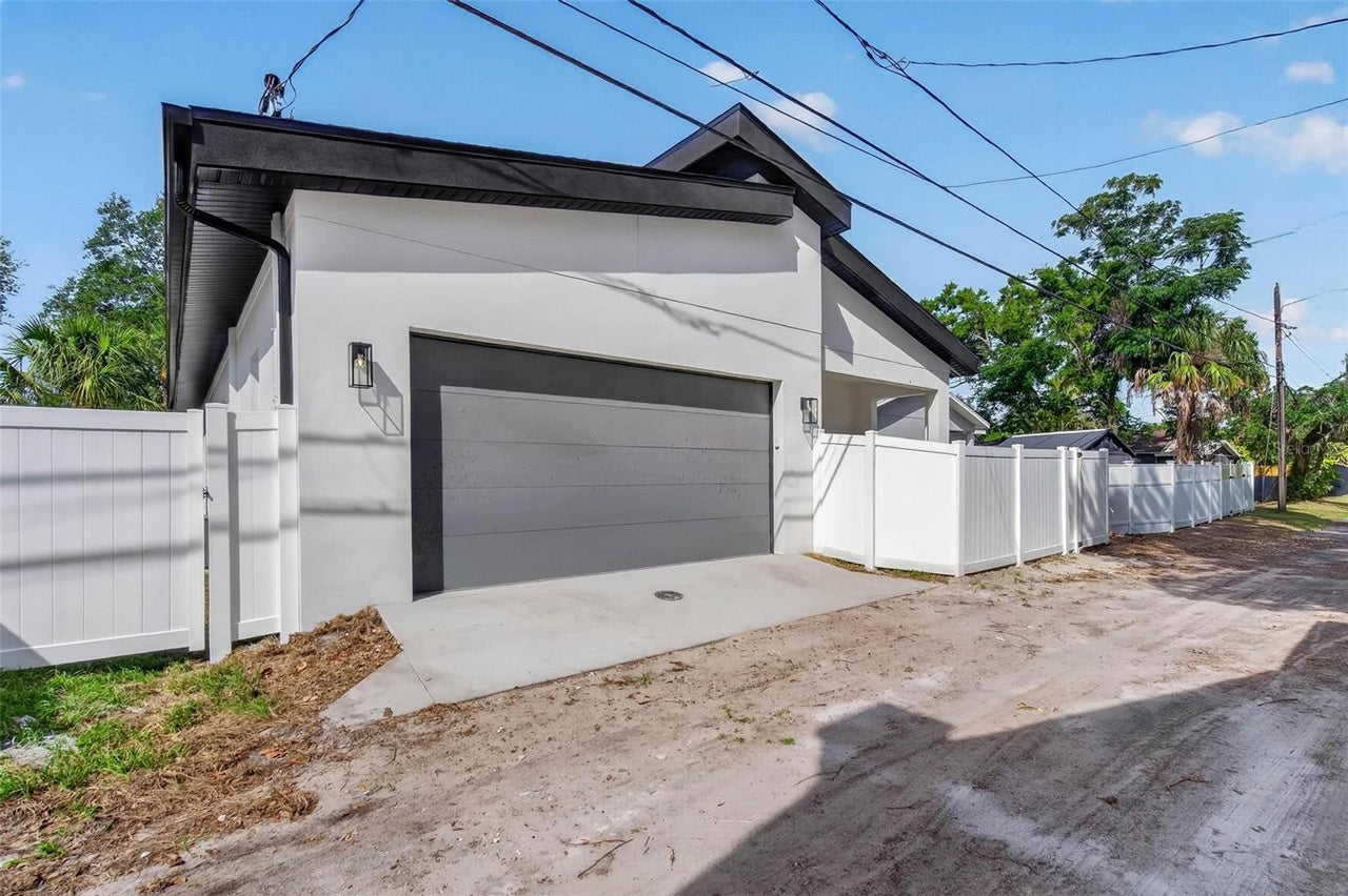 4365 Iris St N - $779,000