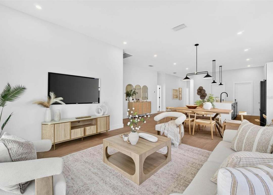 4365 Iris St N - $779,000