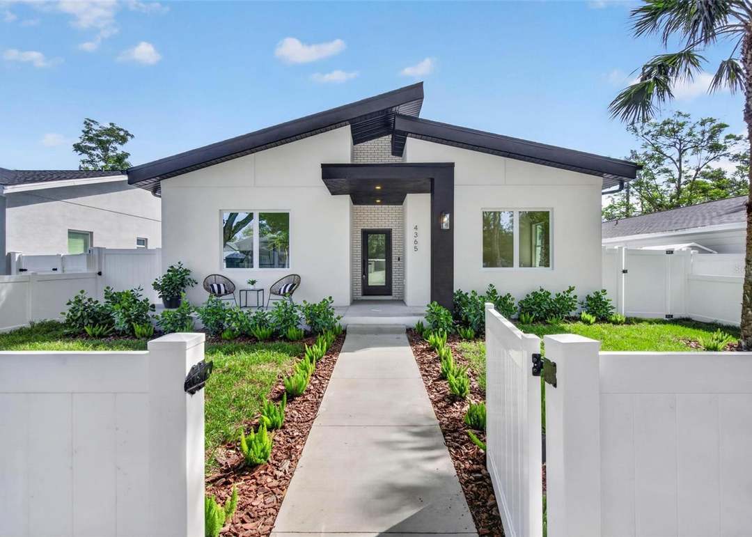 4365 Iris St N - $779,000