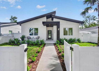 4365 Iris St N - $779,000