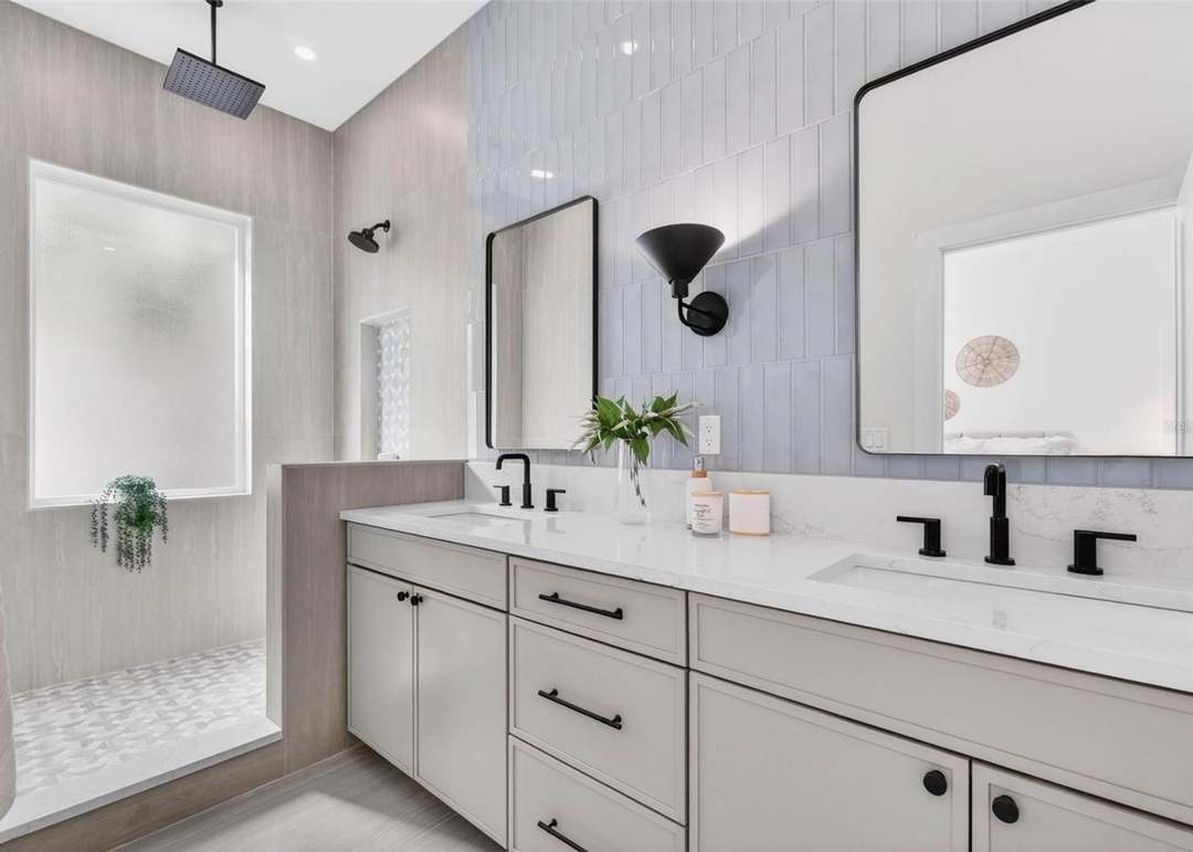 4365 Iris St N - $779,000