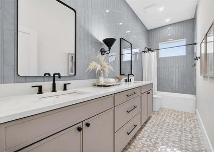 4365 Iris St N - $779,000