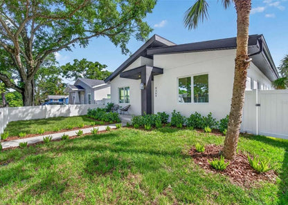 4365 Iris St N - $779,000