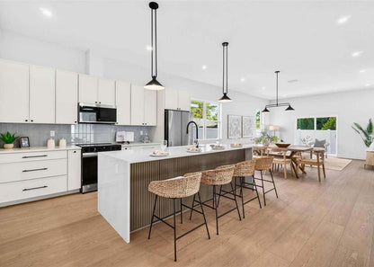 4365 Iris St N - $779,000