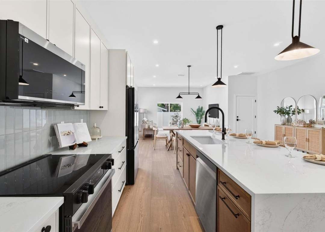 4365 Iris St N - $779,000